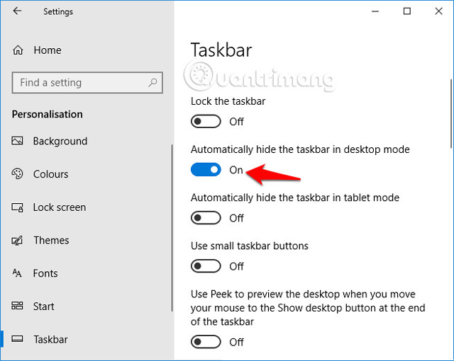 Bật tùy chọn “Automatically hide the taskbar in desktop mode"