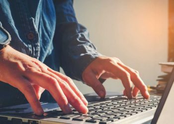 Cách điều chỉnh độ sáng tối màn hình máy tính PC và Laptop