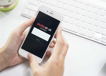 Tải ảnh trên Shutterstock miễn phí 100%