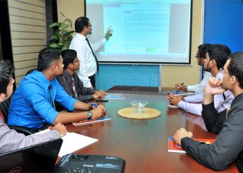 Hướng dẫn kết nối máy chiếu với máy tính, laptop